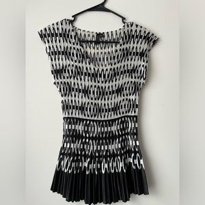Women’s Sleeveless Top (S)